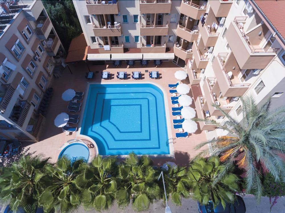 Helios Hotel Side Exterior photo