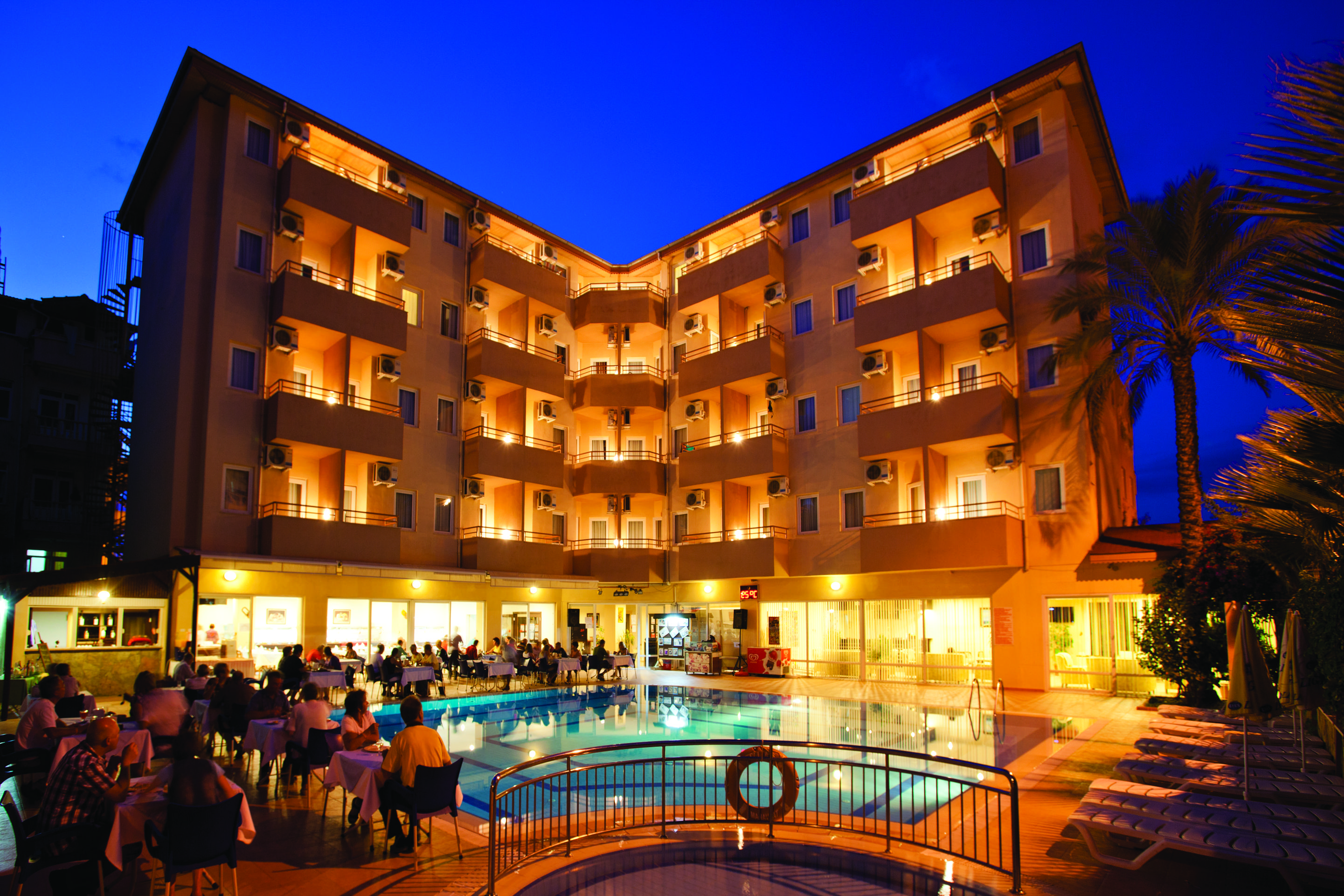 Helios Hotel Side Exterior photo