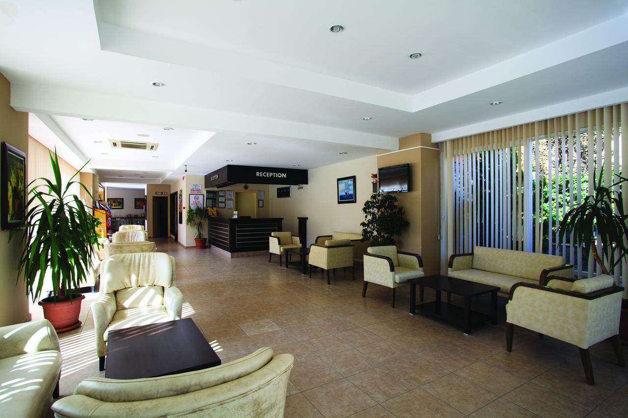 Helios Hotel Side Exterior photo